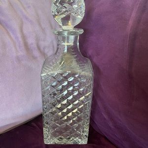 Beautiful highly detailed whisky decanter. Perfect condition. 11" , square base